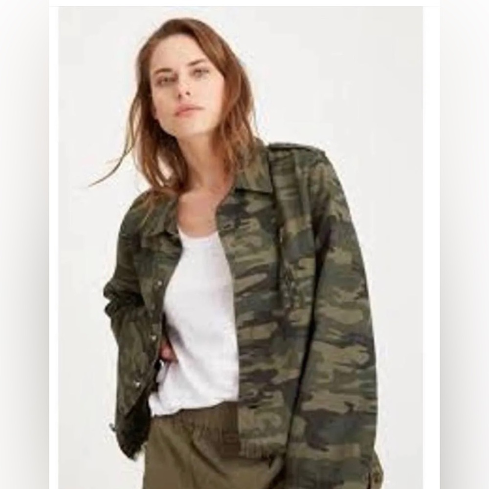 Anthropology, Sanctuary Camo Print Raw Hem Jacket Size Medium